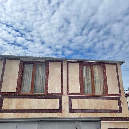 Gardenie Apartamento Kʼutʼaisi Exterior foto